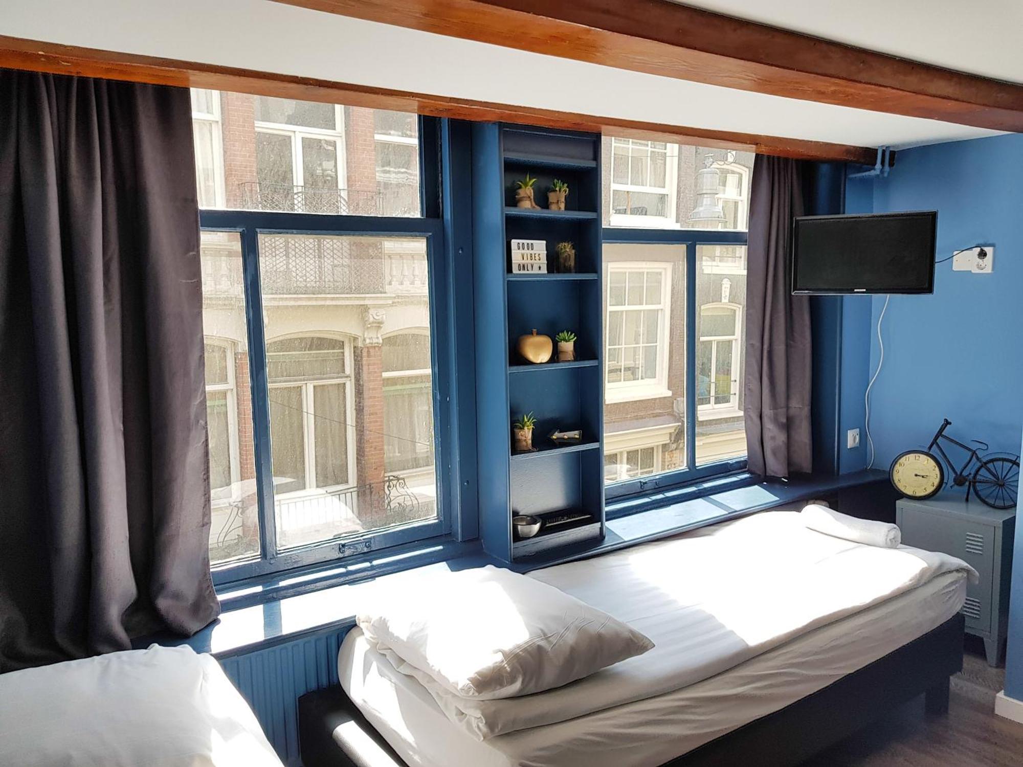 Urban Vibes Guesthouse Amsterdam Oda fotoğraf